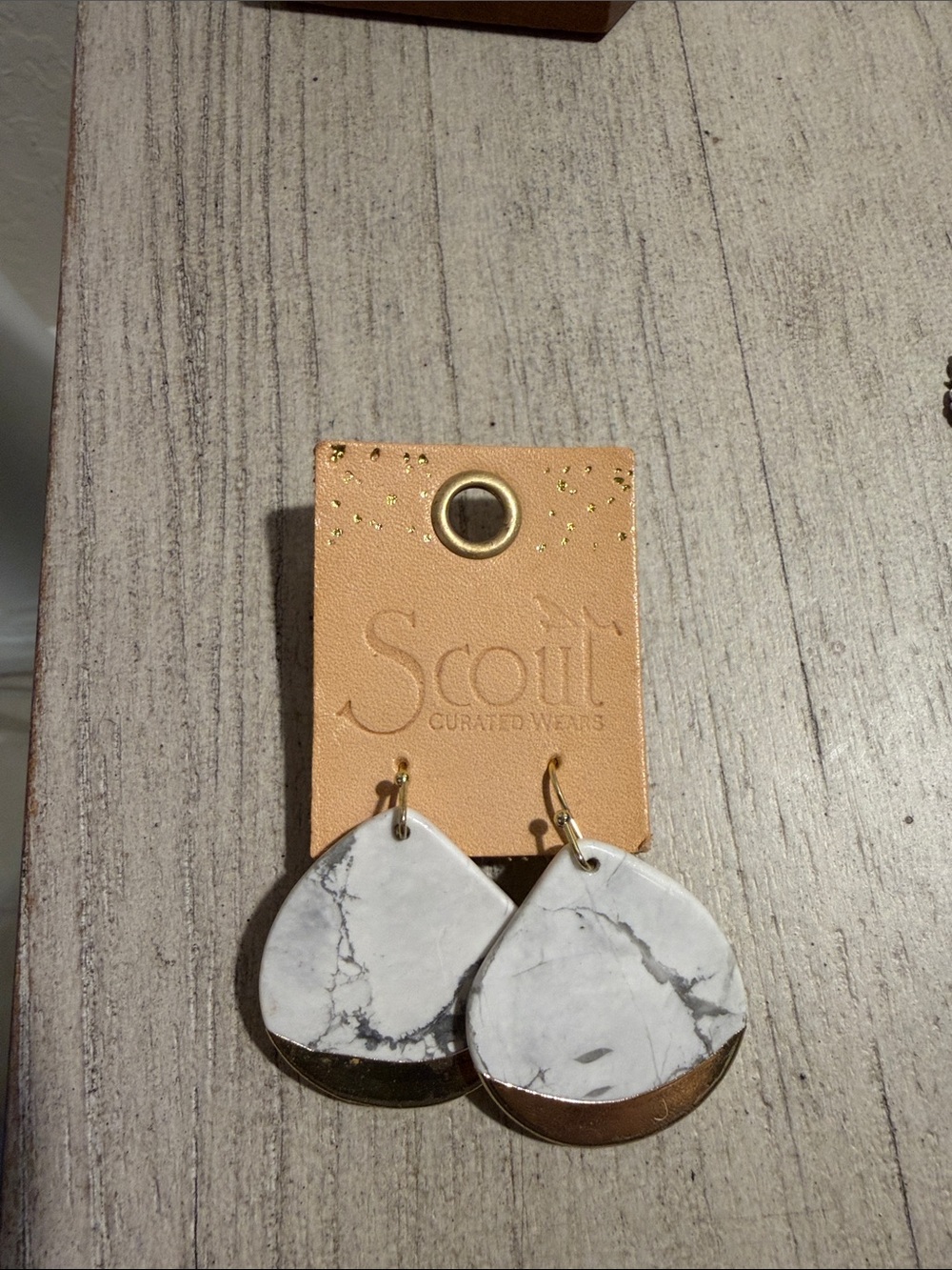 Accessory Subcategory Identification - Picture 2 of 4